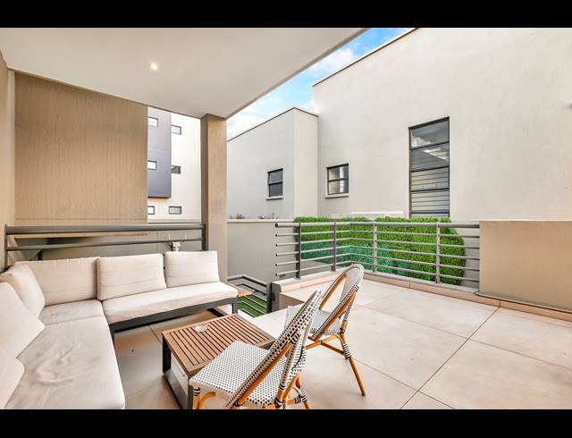 3 BEDROOM TOWNHOUSE FOR SALE IN DUNKELD WEST